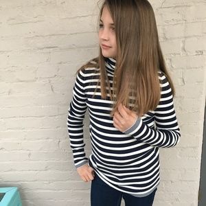 STRIPED GAP TURTLENECK